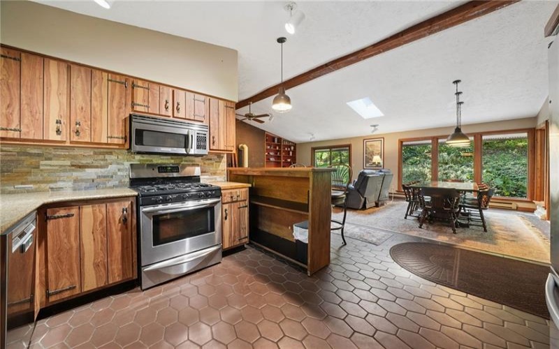 527 Imperial Road, Hidden Valley, 15502, 3 Bedroom Bedrooms, 11 Room Rooms,2.1 BathroomBathrooms,Residential,For Sale,Imperial Road,1774571