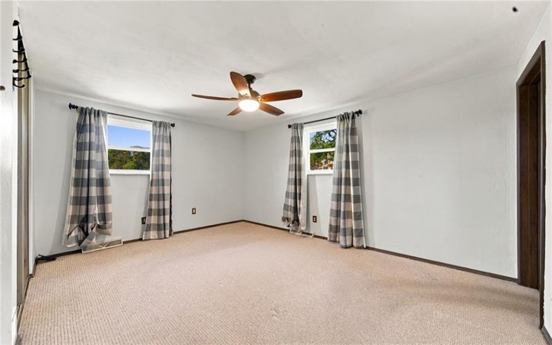 136 Sunrise Dr, Irwin, 15642, 3 Bedroom Bedrooms, 9 Room Rooms,2 BathroomBathrooms,Residential,For Sale,Sunrise Dr,1774648