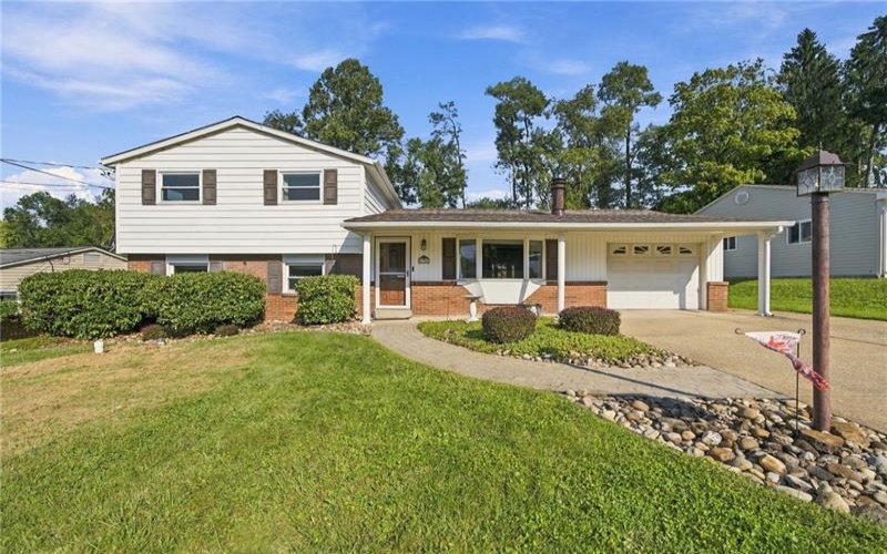 136 Sunrise Dr, Irwin, 15642, 3 Bedroom Bedrooms, 9 Room Rooms,2 BathroomBathrooms,Residential,For Sale,Sunrise Dr,1774648