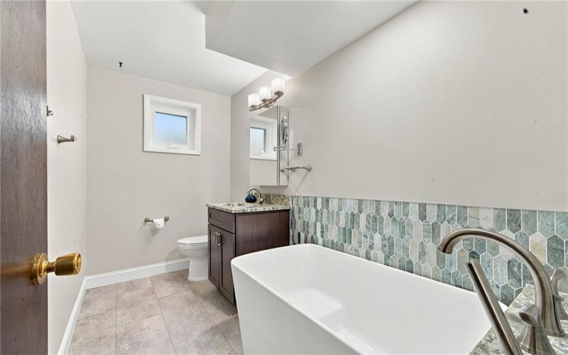 136 Sunrise Dr, Irwin, 15642, 3 Bedroom Bedrooms, 9 Room Rooms,2 BathroomBathrooms,Residential,For Sale,Sunrise Dr,1774648