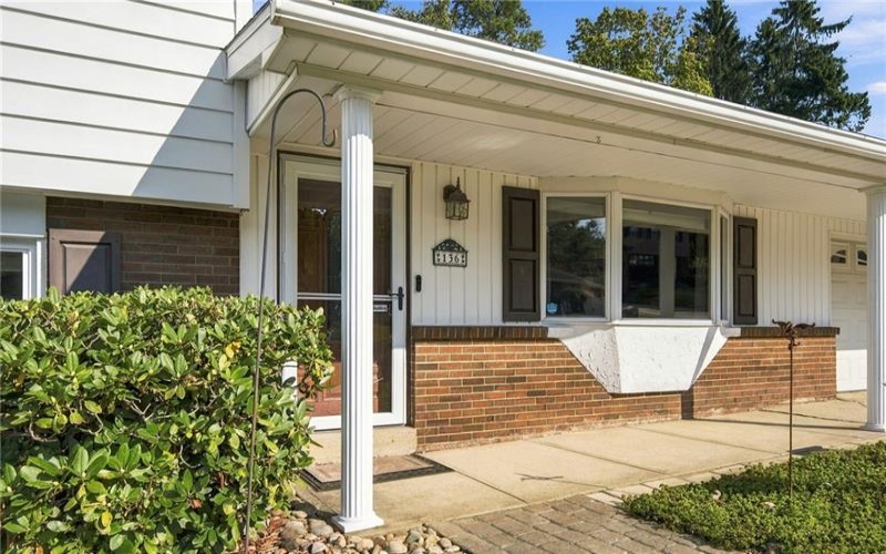 136 Sunrise Dr, Irwin, 15642, 3 Bedroom Bedrooms, 9 Room Rooms,2 BathroomBathrooms,Residential,For Sale,Sunrise Dr,1774648
