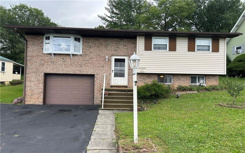1707 2nd St, Connellsville, 15425, 3 Bedroom Bedrooms, 7 Room Rooms,2 BathroomBathrooms,Residential,For Sale,2nd St,1775010