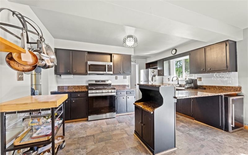 910 White Drive, Donora, 15033, 4 Bedroom Bedrooms, 12 Room Rooms,3 BathroomBathrooms,Residential,For Sale,White Drive,1775080