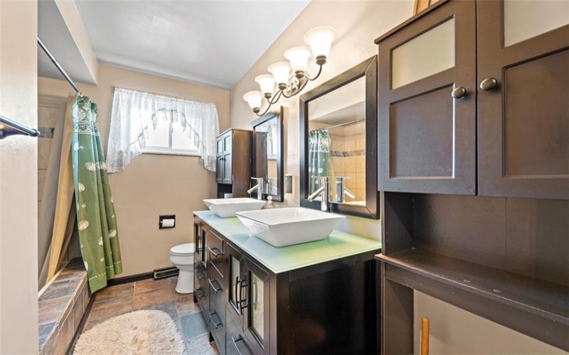 910 White Drive, Donora, 15033, 4 Bedroom Bedrooms, 12 Room Rooms,3 BathroomBathrooms,Residential,For Sale,White Drive,1775080