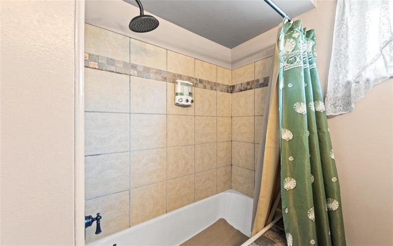 910 White Drive, Donora, 15033, 4 Bedroom Bedrooms, 12 Room Rooms,3 BathroomBathrooms,Residential,For Sale,White Drive,1775080