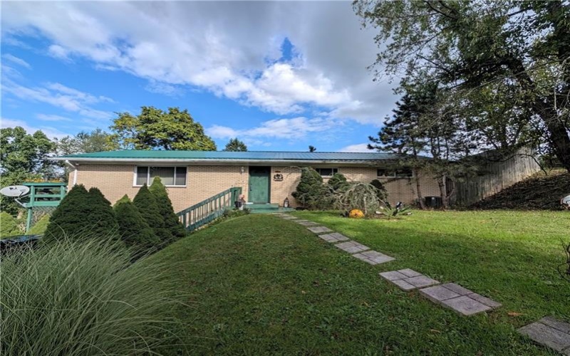 910 White Drive, Donora, 15033, 4 Bedroom Bedrooms, 12 Room Rooms,3 BathroomBathrooms,Residential,For Sale,White Drive,1775080