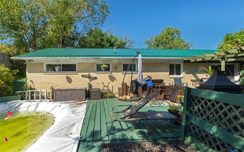 910 White Drive, Donora, 15033, 4 Bedroom Bedrooms, 12 Room Rooms,3 BathroomBathrooms,Residential,For Sale,White Drive,1775080