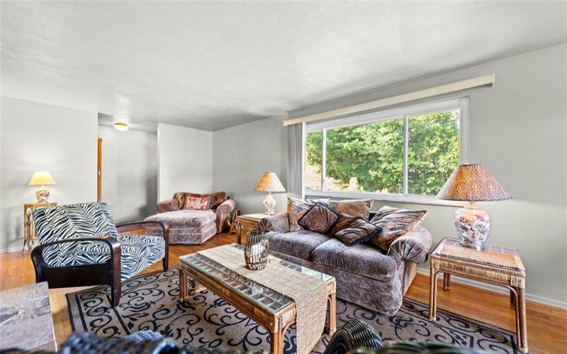 910 White Drive, Donora, 15033, 4 Bedroom Bedrooms, 12 Room Rooms,3 BathroomBathrooms,Residential,For Sale,White Drive,1775080
