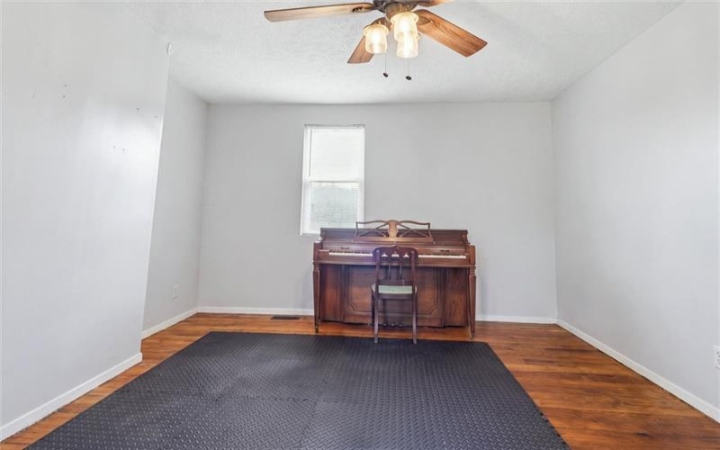 410 Walnut Hill Road, Uniontown, 15401, 2 Bedroom Bedrooms, 5 Room Rooms,1 BathroomBathrooms,Residential,For Sale,Walnut Hill Road,1774701