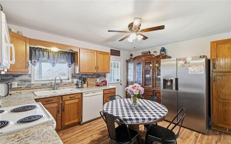410 Walnut Hill Road, Uniontown, 15401, 2 Bedroom Bedrooms, 5 Room Rooms,1 BathroomBathrooms,Residential,For Sale,Walnut Hill Road,1774701