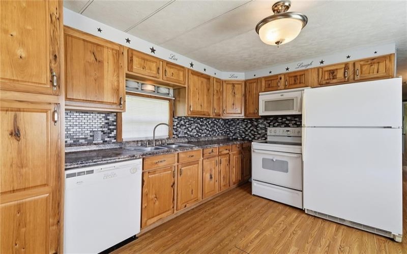 410 Walnut Hill Road, Uniontown, 15401, 2 Bedroom Bedrooms, 5 Room Rooms,1 BathroomBathrooms,Residential,For Sale,Walnut Hill Road,1774701