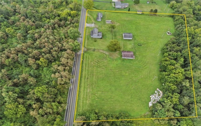 410 Walnut Hill Road, Uniontown, 15401, 2 Bedroom Bedrooms, 5 Room Rooms,1 BathroomBathrooms,Residential,For Sale,Walnut Hill Road,1774701