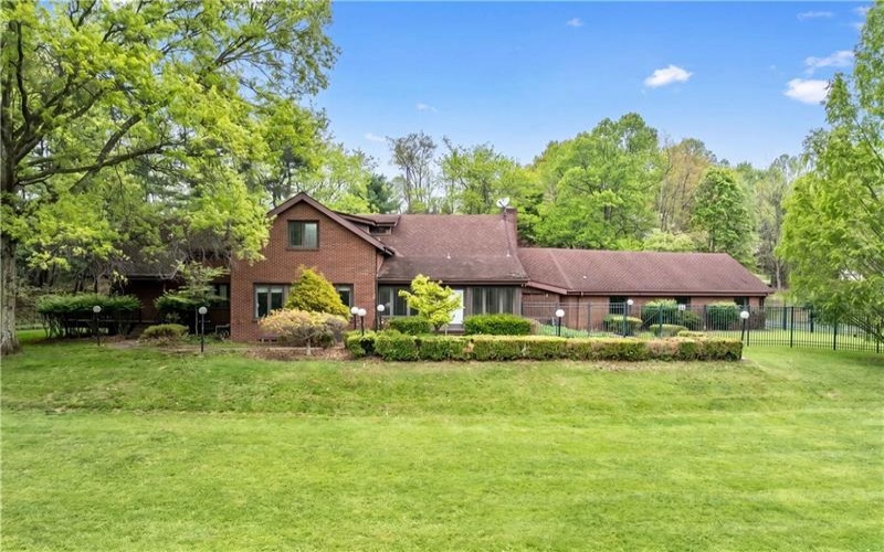 4437 twin oaks, Murrysville, 15668, 5 Bedroom Bedrooms, ,3 BathroomBathrooms,Residential,For Sale,twin oaks,1751158