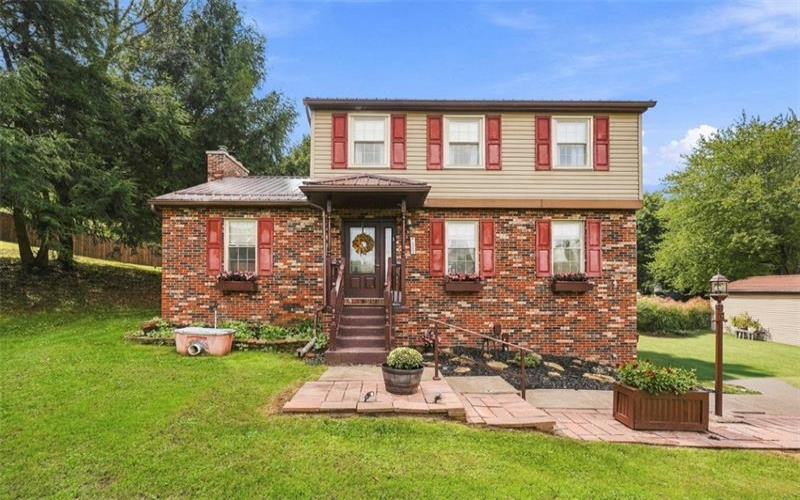 117 McCoal Lane, Upper Burrell, 15068, 3 Bedroom Bedrooms, 6 Room Rooms,2.1 BathroomBathrooms,Residential,For Sale,McCoal Lane,1775125