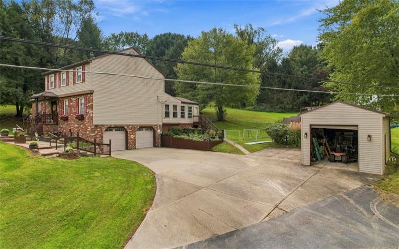 117 McCoal Lane, Upper Burrell, 15068, 3 Bedroom Bedrooms, 6 Room Rooms,2.1 BathroomBathrooms,Residential,For Sale,McCoal Lane,1775125