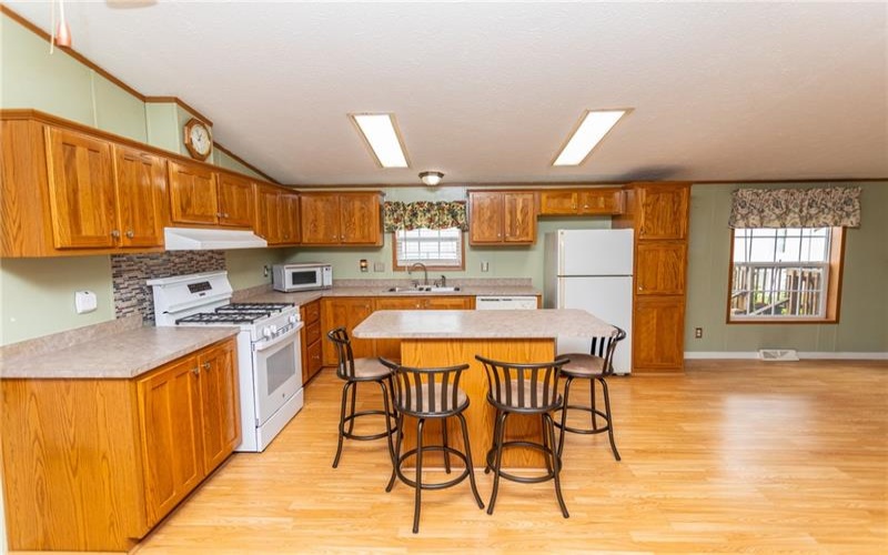282 TEE Dr, TARRS, 15688, 3 Bedroom Bedrooms, 8 Room Rooms,2 BathroomBathrooms,Residential,For Sale,TEE Dr,1775139