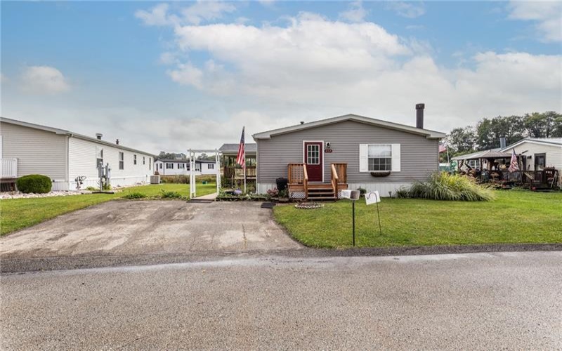 282 TEE Dr, TARRS, 15688, 3 Bedroom Bedrooms, 8 Room Rooms,2 BathroomBathrooms,Residential,For Sale,TEE Dr,1775139