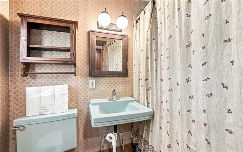 50 Wolfram, Washington, 15301, 4 Bedroom Bedrooms, 10 Room Rooms,3 BathroomBathrooms,Residential,For Sale,Wolfram,1775151