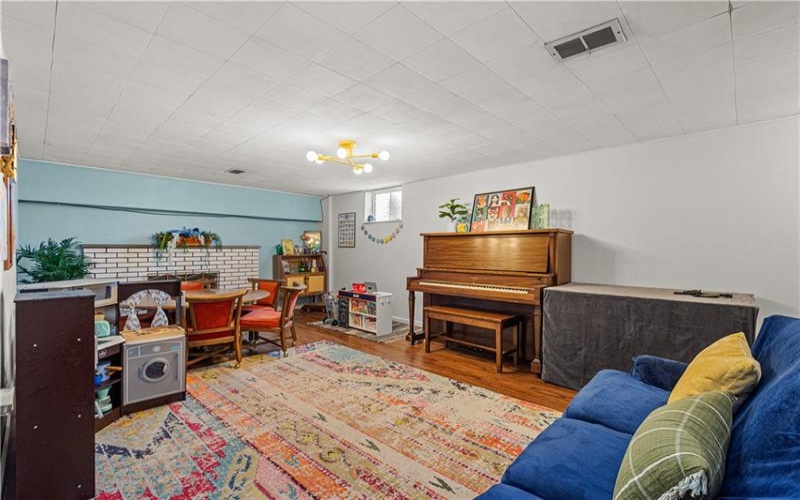 640 Shirls Ave, Washington, 15301, 3 Bedroom Bedrooms, 9 Room Rooms,2 BathroomBathrooms,Residential,For Sale,Shirls Ave,1775173