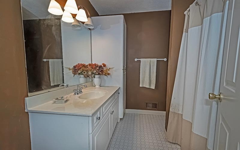 22 Elena AVENUE, Lower Burrell, 15068, 2 Bedroom Bedrooms, 5 Room Rooms,2 BathroomBathrooms,Residential,For Sale,Elena,1775273