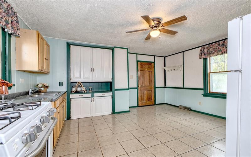 912 Sherman AVENUE, Irwin, 15642, 2 Bedroom Bedrooms, 5 Room Rooms,1.1 BathroomBathrooms,Residential,For Sale,Sherman,1775307