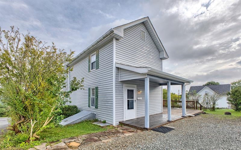 912 Sherman AVENUE, Irwin, 15642, 2 Bedroom Bedrooms, 5 Room Rooms,1.1 BathroomBathrooms,Residential,For Sale,Sherman,1775307