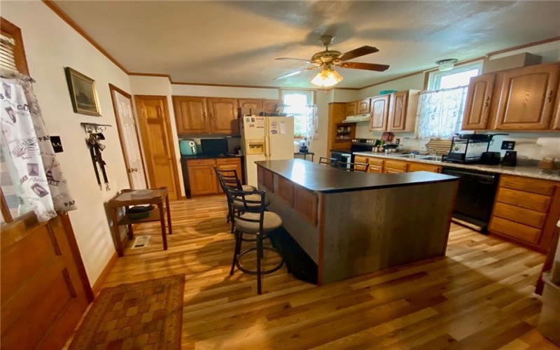 915 Main St, Latrobe, 15650, 3 Bedroom Bedrooms, 8 Room Rooms,2 BathroomBathrooms,Residential,For Sale,Main St,1774274