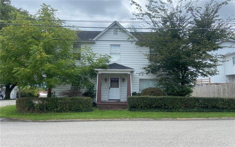 915 Main St, Latrobe, 15650, 3 Bedroom Bedrooms, 8 Room Rooms,2 BathroomBathrooms,Residential,For Sale,Main St,1774274