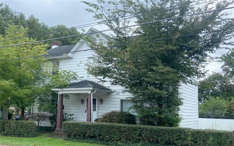 915 Main St, Latrobe, 15650, 3 Bedroom Bedrooms, 8 Room Rooms,2 BathroomBathrooms,Residential,For Sale,Main St,1774274
