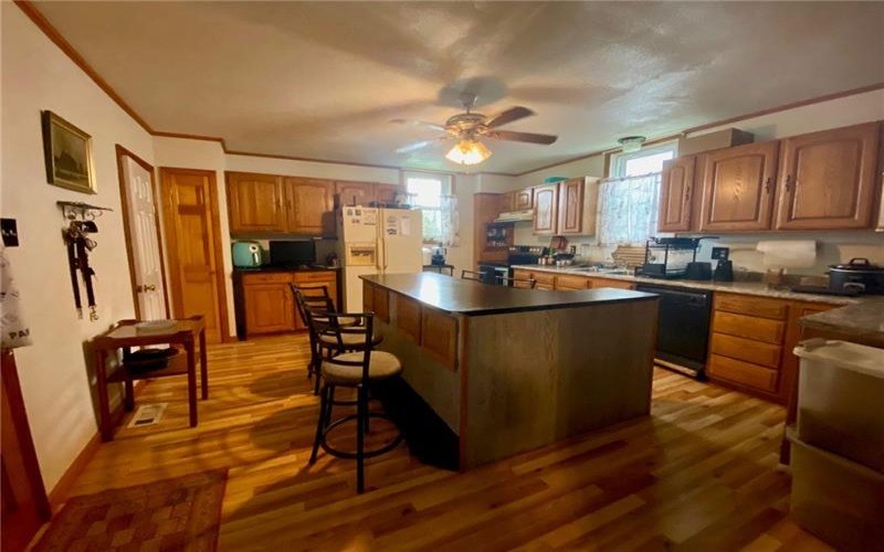 915 Main St, Latrobe, 15650, 3 Bedroom Bedrooms, 8 Room Rooms,2 BathroomBathrooms,Residential,For Sale,Main St,1774274