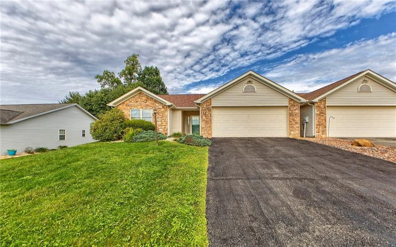 12 Medinah Court, Greensburg, 15601, 3 Bedroom Bedrooms, 7 Room Rooms,2 BathroomBathrooms,Residential,For Sale,Medinah Court,1775363
