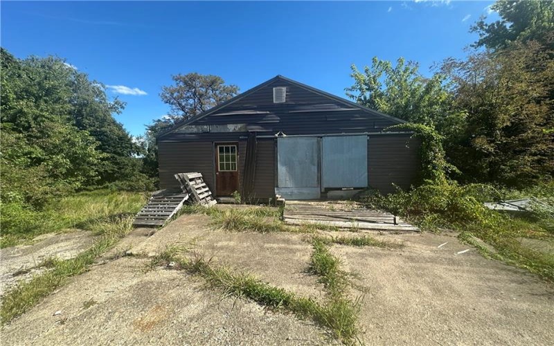 1058 Middletown Rd, Greensburg, 15601, 2 Bedroom Bedrooms, ,2.1 BathroomBathrooms,Residential,For Sale,Middletown Rd,1775319