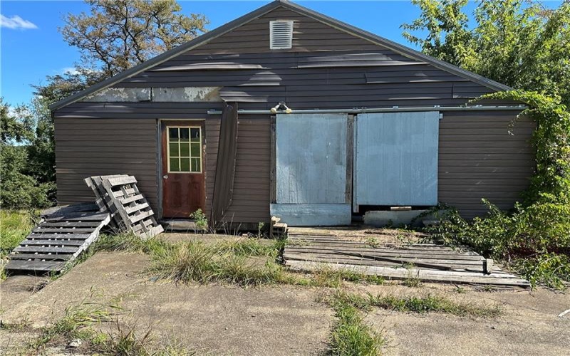 1058 Middletown Rd, Greensburg, 15601, 2 Bedroom Bedrooms, ,2.1 BathroomBathrooms,Residential,For Sale,Middletown Rd,1775319