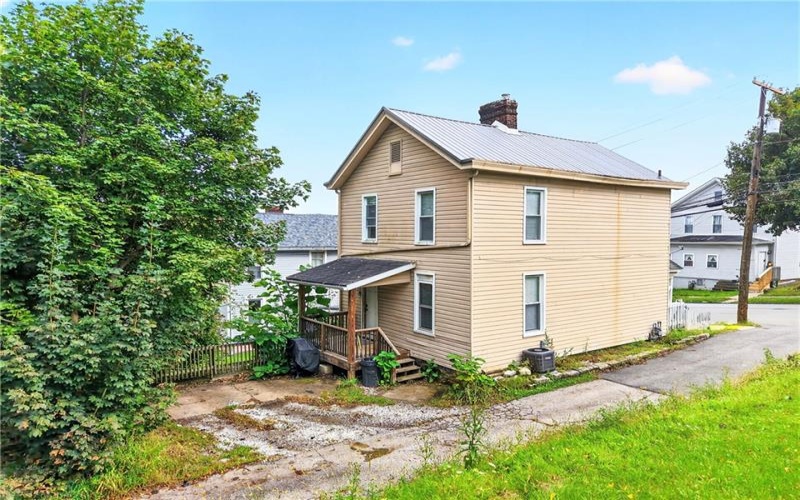 407 Stanton St, Greensburg, 15601, 2 Bedroom Bedrooms, ,1 BathroomBathrooms,Residential,For Sale,Stanton St,1775396
