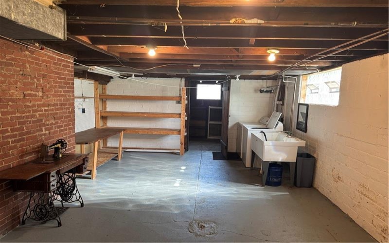470 Braddock Ave, Uniontown, 15401, 3 Bedroom Bedrooms, ,1 BathroomBathrooms,Residential,For Sale,Braddock Ave,1775470