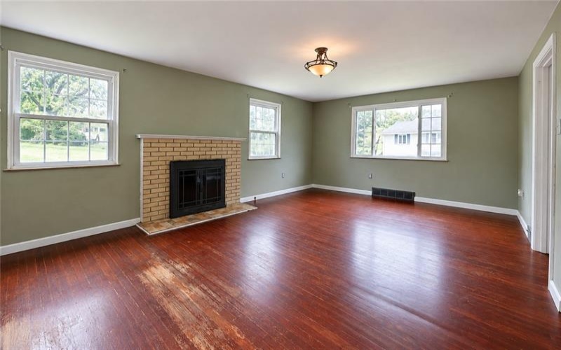 19 Hillcrest Ave, Burgettstown, 15021, 4 Bedroom Bedrooms, 7 Room Rooms,2 BathroomBathrooms,Residential,For Sale,Hillcrest Ave,1775473