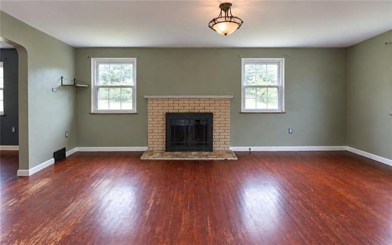 19 Hillcrest Ave, Burgettstown, 15021, 4 Bedroom Bedrooms, 7 Room Rooms,2 BathroomBathrooms,Residential,For Sale,Hillcrest Ave,1775473