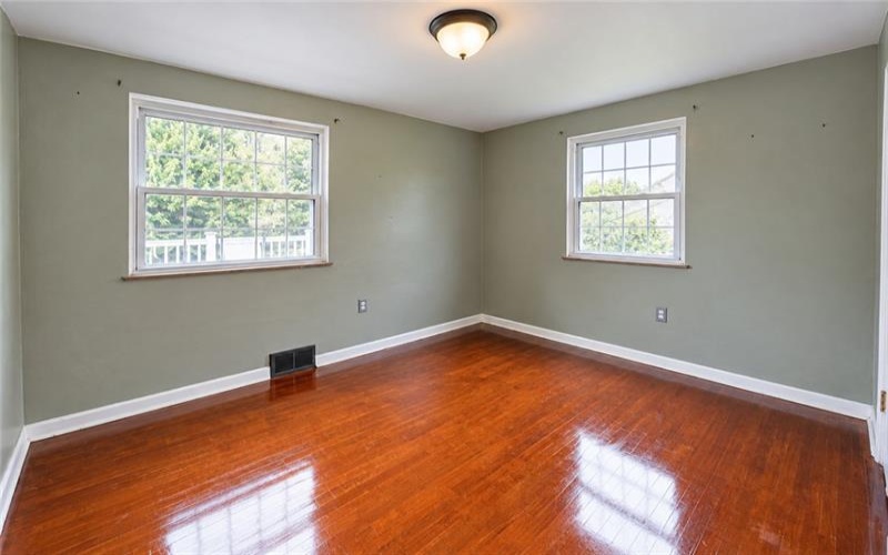 19 Hillcrest Ave, Burgettstown, 15021, 4 Bedroom Bedrooms, 7 Room Rooms,2 BathroomBathrooms,Residential,For Sale,Hillcrest Ave,1775473