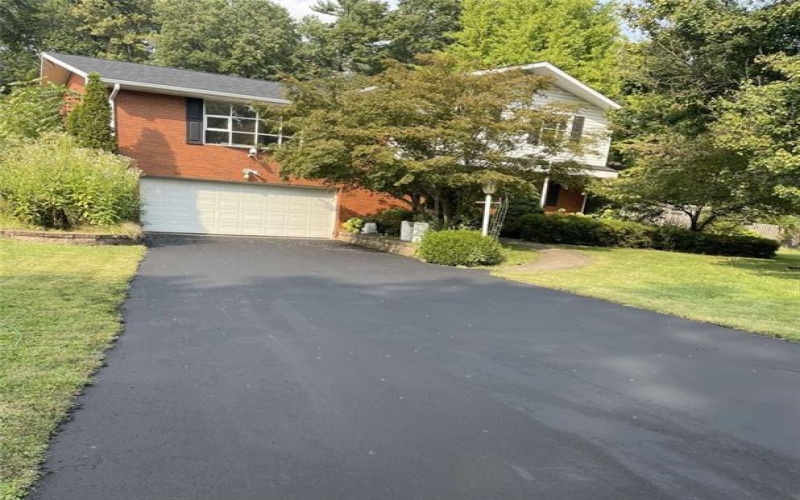 14 Redgrave Dr, Greensburg, 15601, 4 Bedroom Bedrooms, 8 Room Rooms,2.1 BathroomBathrooms,Residential,For Sale,Redgrave Dr,1775517