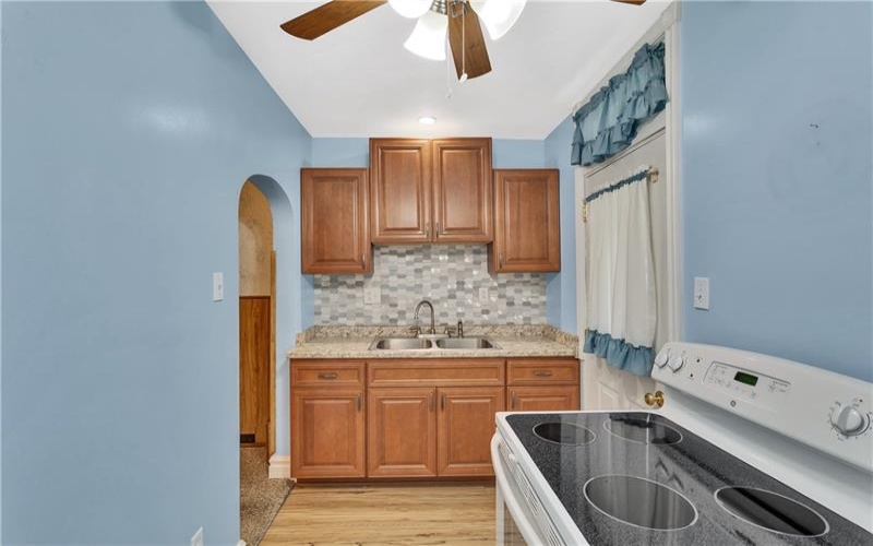 524 8th St, Irwin, 15642, 2 Bedroom Bedrooms, 5 Room Rooms,1.1 BathroomBathrooms,Residential,For Sale,8th St,1775559