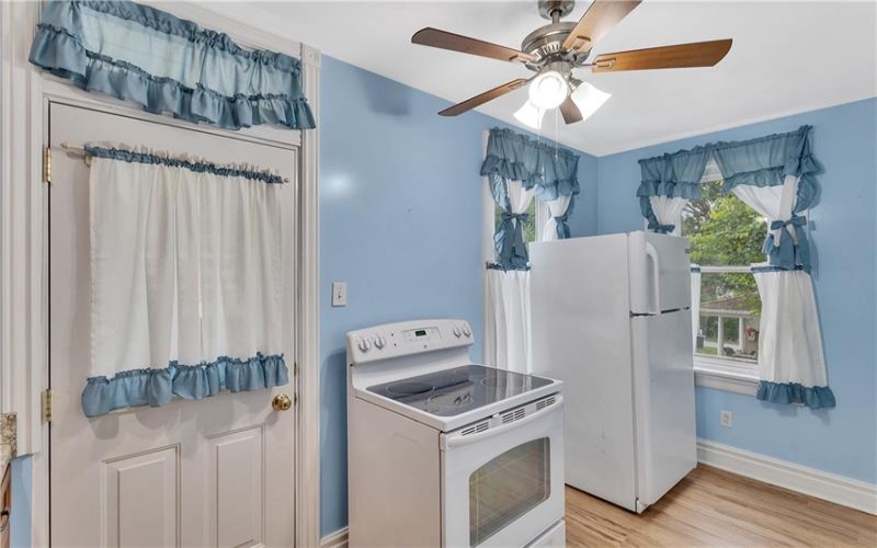 524 8th St, Irwin, 15642, 2 Bedroom Bedrooms, 5 Room Rooms,1.1 BathroomBathrooms,Residential,For Sale,8th St,1775559