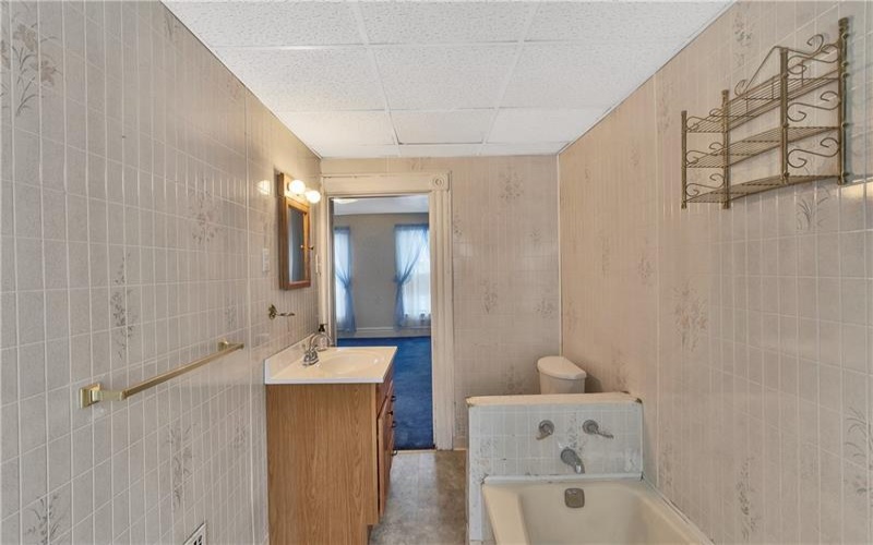 524 8th St, Irwin, 15642, 2 Bedroom Bedrooms, 5 Room Rooms,1.1 BathroomBathrooms,Residential,For Sale,8th St,1775559