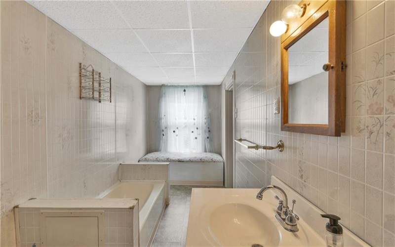 524 8th St, Irwin, 15642, 2 Bedroom Bedrooms, 5 Room Rooms,1.1 BathroomBathrooms,Residential,For Sale,8th St,1775559