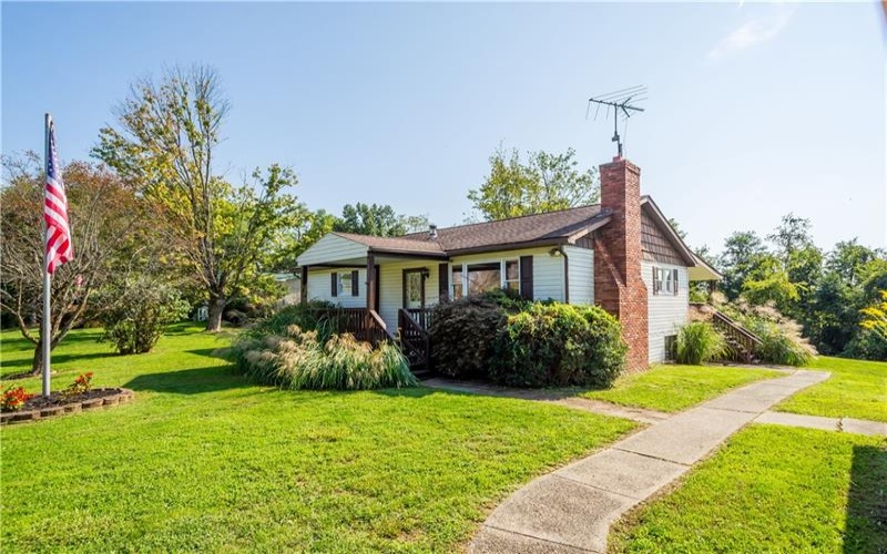 614 Mount Hope Ridge Rd, Claysville, 15323, 2 Bedroom Bedrooms, 5 Room Rooms,2 BathroomBathrooms,Residential,For Sale,Mount Hope Ridge Rd,1775158
