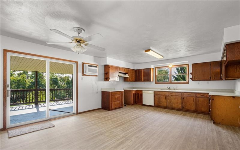 614 Mount Hope Ridge Rd, Claysville, 15323, 2 Bedroom Bedrooms, 5 Room Rooms,2 BathroomBathrooms,Residential,For Sale,Mount Hope Ridge Rd,1775158