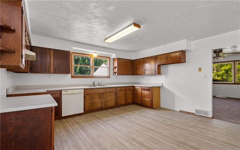 614 Mount Hope Ridge Rd, Claysville, 15323, 2 Bedroom Bedrooms, 5 Room Rooms,2 BathroomBathrooms,Residential,For Sale,Mount Hope Ridge Rd,1775158
