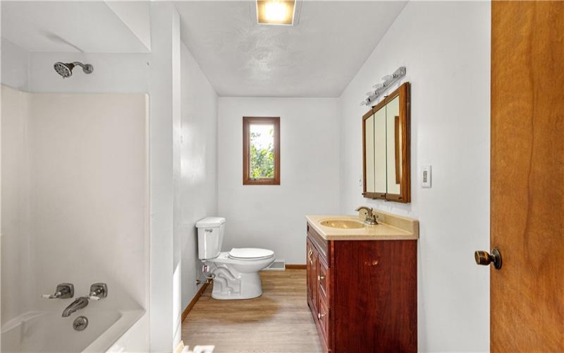614 Mount Hope Ridge Rd, Claysville, 15323, 2 Bedroom Bedrooms, 5 Room Rooms,2 BathroomBathrooms,Residential,For Sale,Mount Hope Ridge Rd,1775158