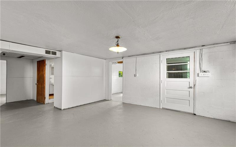 614 Mount Hope Ridge Rd, Claysville, 15323, 2 Bedroom Bedrooms, 5 Room Rooms,2 BathroomBathrooms,Residential,For Sale,Mount Hope Ridge Rd,1775158