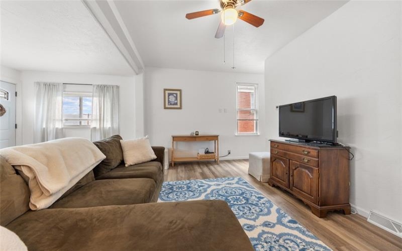 341 Short St, Trafford, 15085, 2 Bedroom Bedrooms, 8 Room Rooms,2 BathroomBathrooms,Residential,For Sale,Short St,1775458