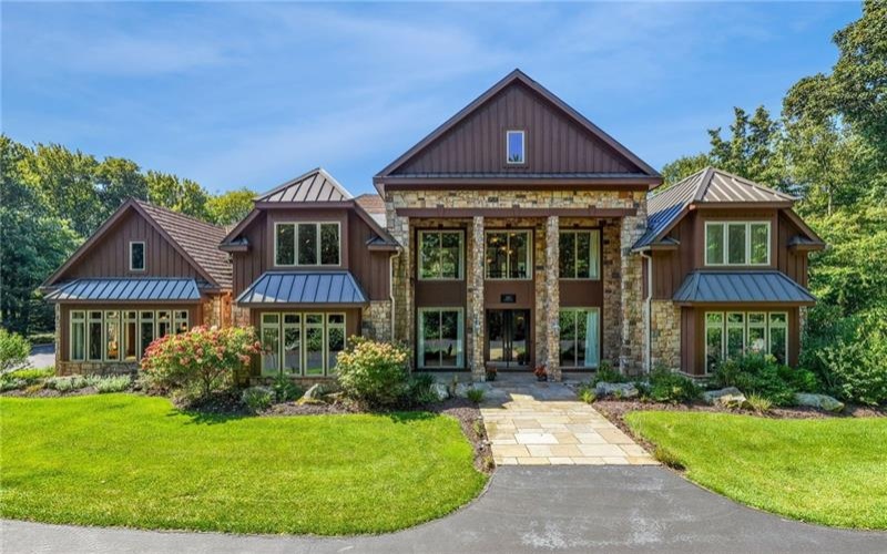 2323 South Ridge Drive, Hidden Valley, 15502, 4 Bedroom Bedrooms, 13 Room Rooms,4.2 BathroomBathrooms,Residential,For Sale,South Ridge Drive,1774557